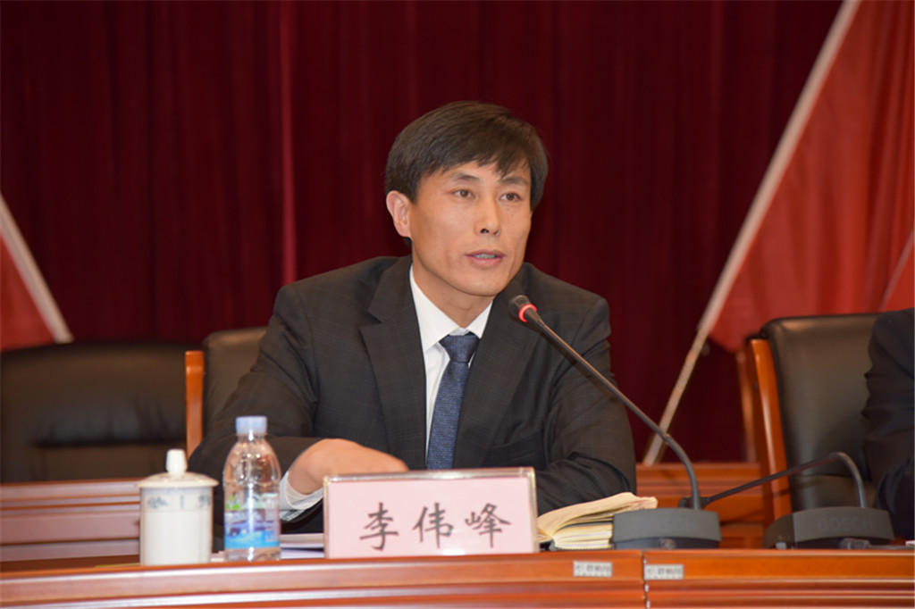 李伟峰,汉族,1979年1月出生,中共党员,研究生学历,法学硕士,工商管理