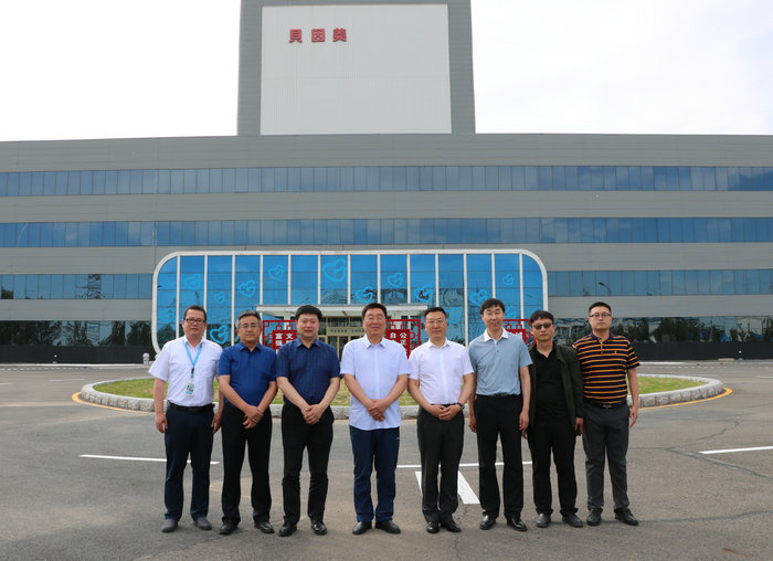 我校土木建筑工程学院党委书记张云峰,院长马令勇等相关人员陪同参加