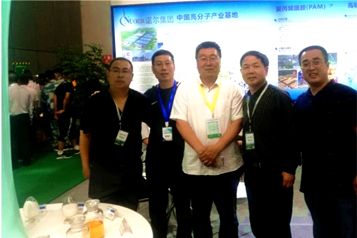 图为张斌参观山东诺尔生物科技有限公司展台_副本_副本.jpg