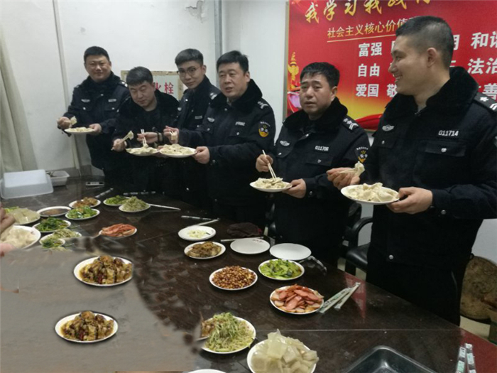 1519544825980041732.jpg 2团团圆圆过大年.jpg