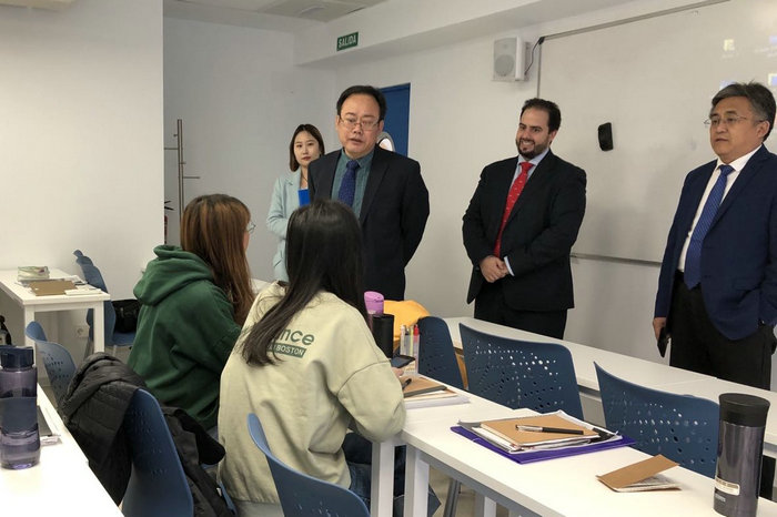 1576546425096004466.jpg 国王大学学生交流_副本.jpg