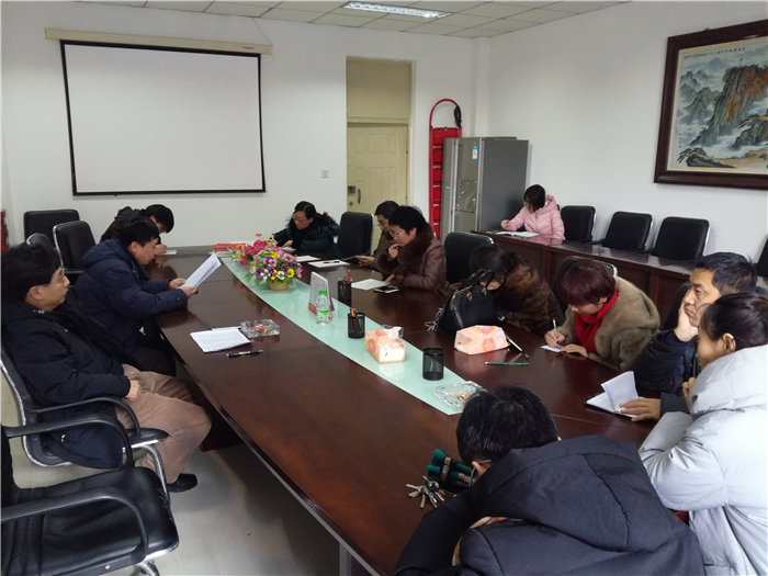 1月26日，化工院召开紧急会议，认真传达学校党委工作部署。会前，学院进行安全检查，现场查看了化工实验中心等地。这是紧急会议照片_副本.jpg