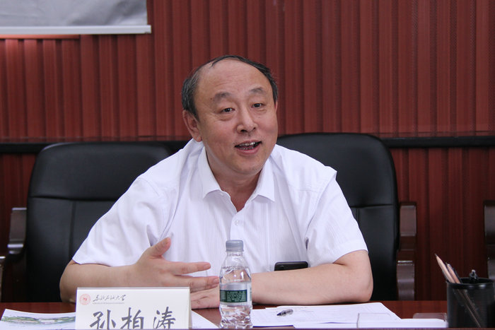 座谈后,孙柏涛一行参观了我校"声发射检测与结构完整性评价实验室"