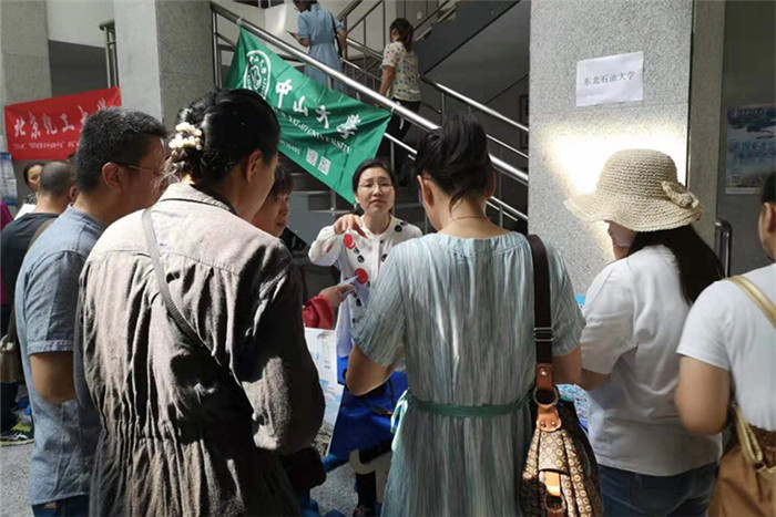 1565561331533028424.jpg 鎴戞牎鐢垫皵淇℃伅宸ョ▼瀛﹂櫌鏁欏笀鍦ㄤ匠鏈ㄦ柉绗簩涓鎷涚敓瀹d紶鐜板満_鍓湰.jpg