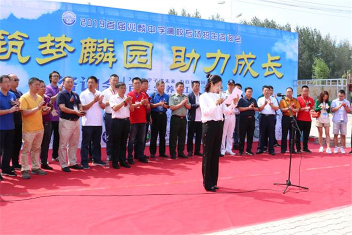 1565561566654016258.jpg 鎴戞牎鑹烘湳瀛﹂櫌鏁欏笀鍦ㄥ厗楹熶腑瀛﹀挩璇細鐜板満_鍓湰.jpg