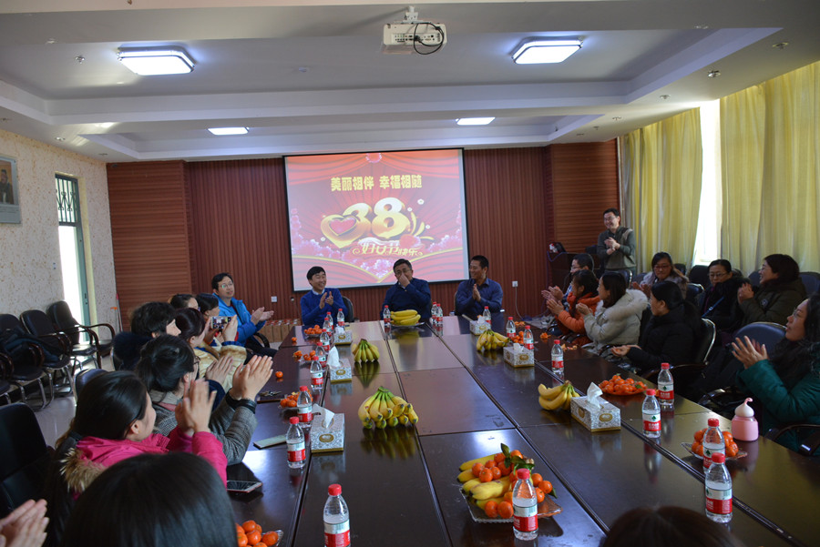 1520930750408054193.jpg 土木院座谈会.jpg