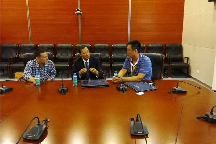 图为张斌与东营港经济开发区管理委员会领导会谈_副本.jpg