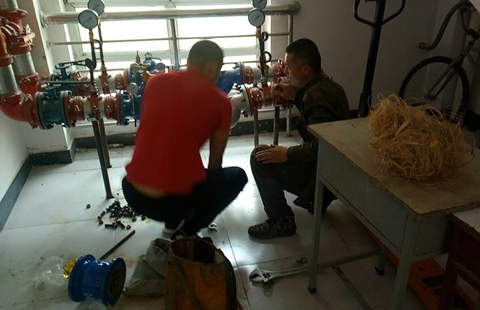 4石油化工馆冻胀毁损消防管线修复进行中.jpg