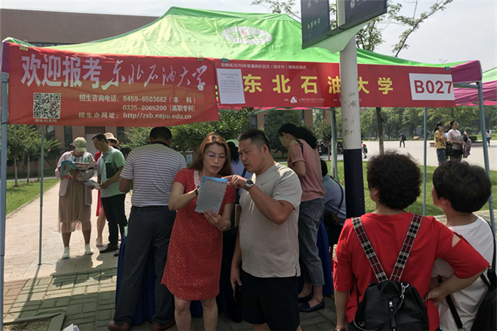 1565561950091049939.jpg 鎴戞牎鍖栧鍖栧伐瀛﹂櫌鏁欏笀鍦ㄥ畨寰界渷鎶ヨ�鍜ㄨ浼氱幇鍦篲鍓湰.jpg